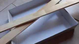 RECICLAJE!! Una tapa de cartón o pequeñas maderas se convierten en bandejas Grandes ideas sin gastar