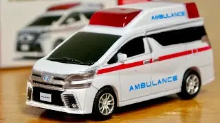 素敵過ぎるヴェルファイア救急車 息子とクレーンゲームではたらくくるま プルバックミニカーをゲット！結構細い作りでクリアパーツも多用・プルバック走行も迫力あって最高です☆