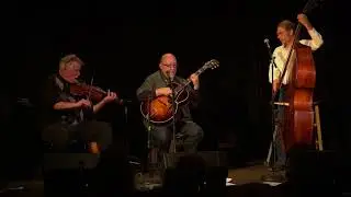 Dizzy Atmosphere performs 