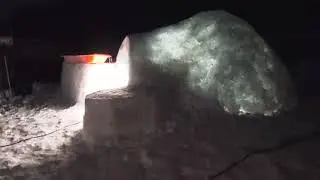 Leuchtendes Iglu in der Nacht ‼️