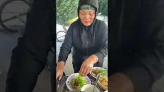 Banh beo and banh bot loc from Dong Hoi Market, Quang Binh #vietnamcountry #vietnamesetaste