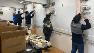 Echipare tablouri electrice pentru standurile de lucru cu echipamente de la NOARK