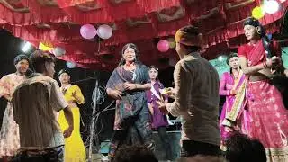Chhap hardiya kamariya me Bhojpuri Ledis dance video.