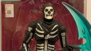 McFarlane Toys - Fortnite Skull Trooper (Walgreens Exclusive, Glow in the dark)