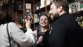 Винный салон нового формата в DODICI WINES. Выставка картин, DJ-сет на виниле, stand-up.