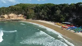Playa Madeiro vista por dron, Pipa, Brasil, Enero 2025