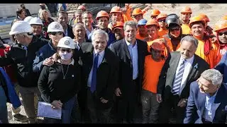 El presidente recorrió el barrio Las Pampas y entregó viviendas en el barrio Libertador de San Juan.
