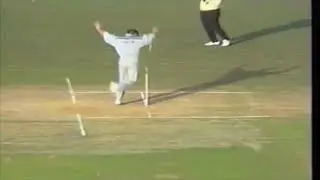 Chris Harris side on run out of David Boon. New Zealand v Australia, 1992 Cricket World Cup.
