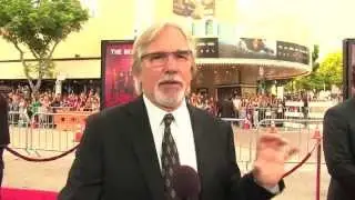 RED 2: Dean Parisot on directing Bruce Willis and the rest (Premiere Red Carpet)