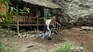 Driven out of her home by her husband, the woman built a wooden house in the mountains.