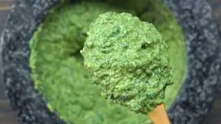 How to Make the Perfect Pesto by Hand/Traditional Italian delicacy