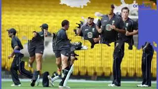 Australian Team Haul Their Luggage In Trucks BCCI Shames India Oneindia News