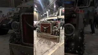 Грузовик-фургон в стиле 