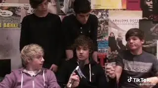 Louis Tomlinson getting jealous of Harry with Zayn and giving Liam a hand to make Harry jealous