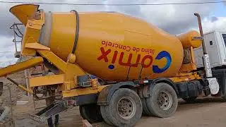 Concretando a casa 42 no jardim aeroporto 