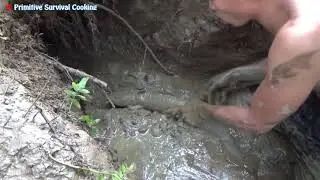 Survival Skills - Dig Deep Mud Hole to Finding Fish Meet Catfish - Catch Catfish by Unique Fishing