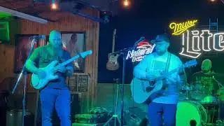 Dustin Hurt shredding for Eric Caldwell and The Cruise Control 