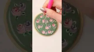 Decorating cookies with wet on wet royal icing roses #royalicing #decoratingcookies #asmrcookies