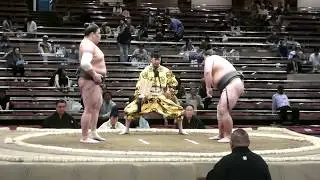 Kagamio (1-0) - Obamaumi (0-1) , Sumo : Natsubasho '19