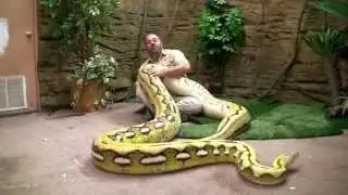 MASSIVE Girl Gives Jay Brewer a Workout