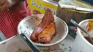 Jhelum&rsquo;s Street Food in Winter | Exploring The Best Fish Fry in Jhelum | Shandar Chowk Street Food