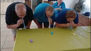 Chenille en papier / Paper worm game