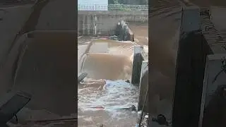 Technique for opening dam gates on rivers using hydraulics #shorts