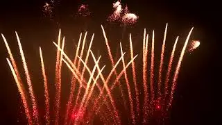 Abschlussfeuerwerk bei Mainfire vom Vorschie&szlig;en 26.10.2024. Feuerwerk, Pyrotechnik, Vuurwerk,