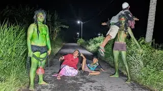 Di Gendong Buto Ijo | Prank Buto Ijo Kembar Gentayangan Di Jalan | Scary Ghost Prank
