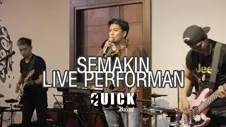 Semakin d'masiv Live performance Quick Band