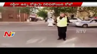 Robot Run: Russian Robot Promobot Runs Away from Lab, Blocks Traffic    NTV