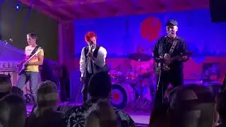 The Windups perform Pretty Vacant