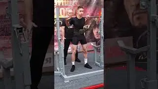#squat #powerlifting #bodybuilding #gym #barbell #fitness