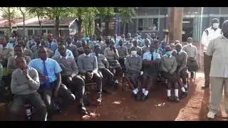 See drama as DP Ruto team storm Bar Union sec. school in Kisumu, buys lunch for all the students!