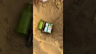 Hiding food and cold drinks 🍸 in desert sand 🏜 #survival #experiment #campping #food #shorts