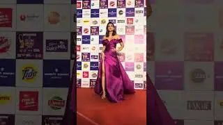 Kriti Sanon looks awesome at the Zee Cine Awards