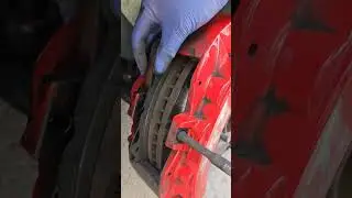 Дилер хотел запросить 1200 долларов за тормоза... #hellcat #brembo #mechanic #shortvideo