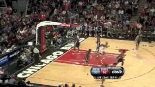Derrick Rose dunks on Zach Randolph