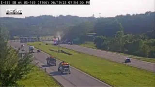 Kansas City police investigate fatal crash at I-435 and Cookingham Drive