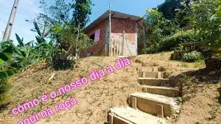 Como é o nosso dia a dia aqui na roça #Construirmos uma escada no barranco# 