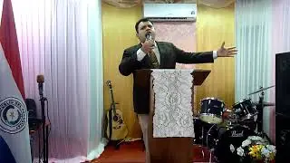 Pastor Dario Ayala Jr. Cantando 