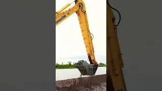 #dredging #excavator #digger #construction #komatsu #heavyequipment