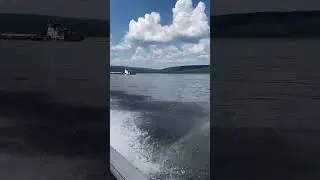Встречные баржи на Ангаре