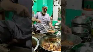 Peshawari Siri Paye - Subah ka Nashta with Bashir Paye Farosh #streetfood #Paye #pakistanifood
