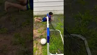 gol na ra&ccedil;a 😂😂😂 El Classico #mjemarcelinho #futebolderua #irm&atilde;os #familiaassumpcao #infancia