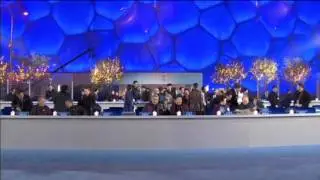 Putin Controversy with Chinese First Lady: Russian leader accused of overstepping the mark at APEC
