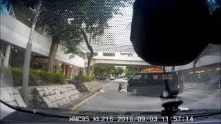 Ｖａｎ仔佬撞倒人仲要鬧人！