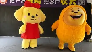 Walking AirSculptures Yellow Dog Suit Mascot for Publicart Decoration