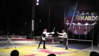 Varadis Plate Spinning in Cirkus Arnardo