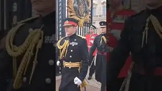 The kings Guards walking out of  the gates of Buckingham Palace #buckinghampalace